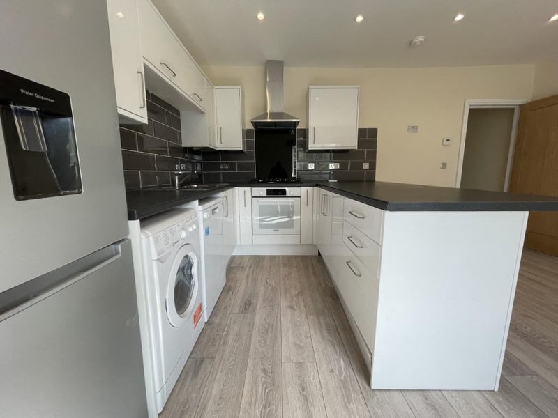 Flat Harrogate Road in Leeds