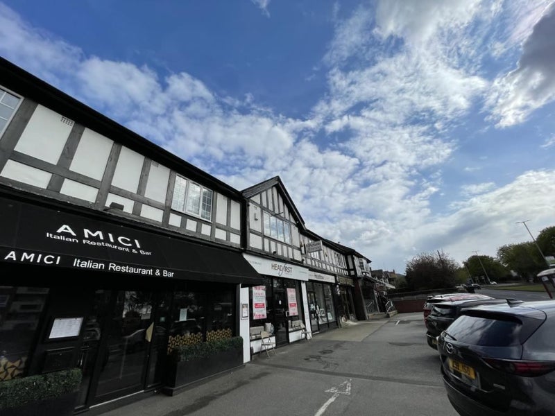 Flat Harrogate Road in Leeds