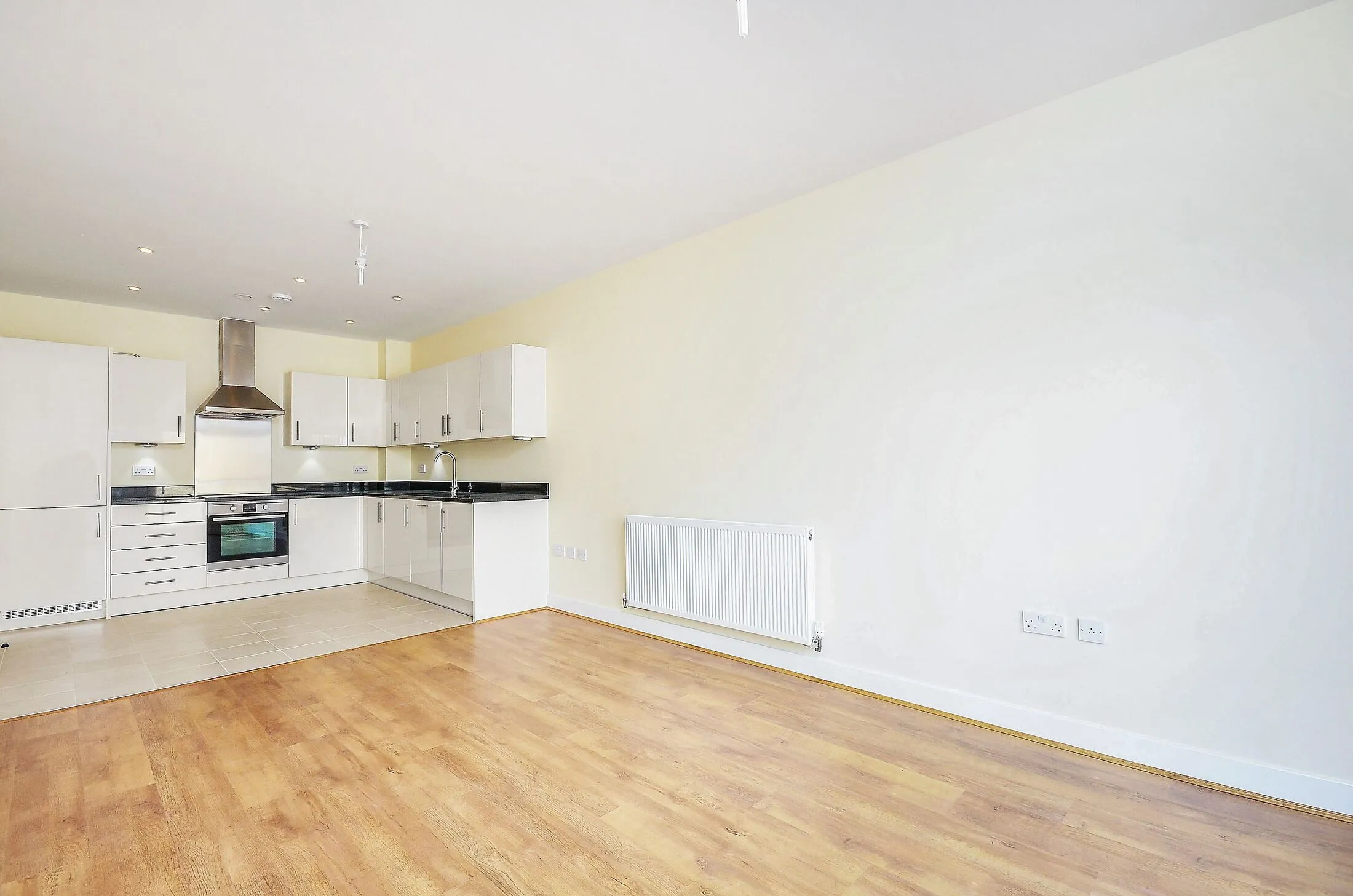 Flat Sandy Lane in Greater London
