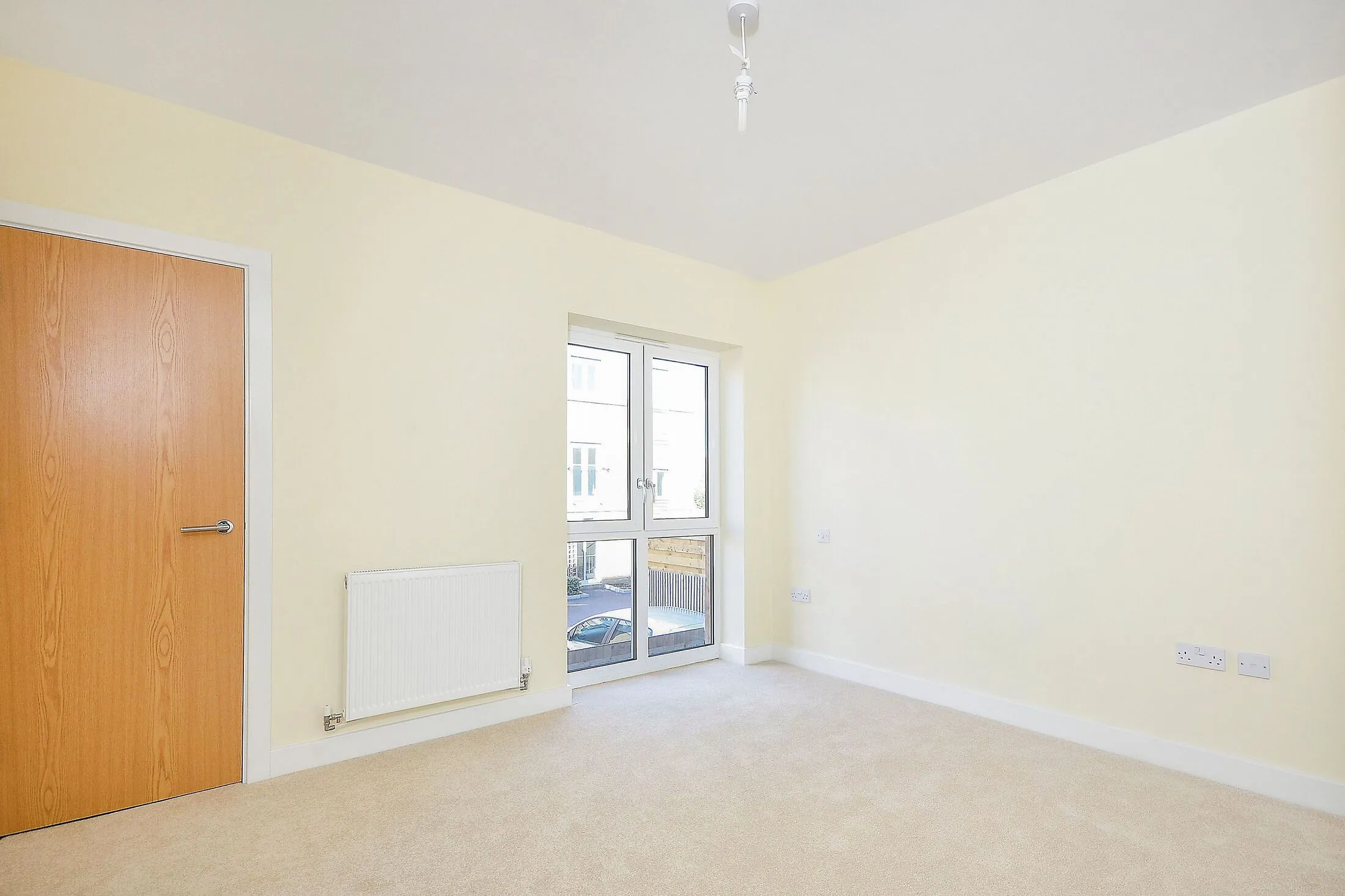 Flat Sandy Lane in Greater London