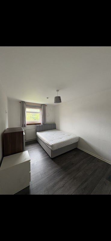 Room MacLean Square in Glasgow