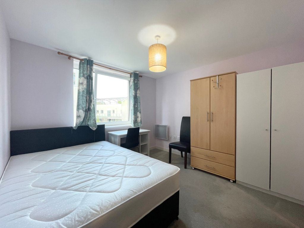 Flat Kingscote Way in Brighton