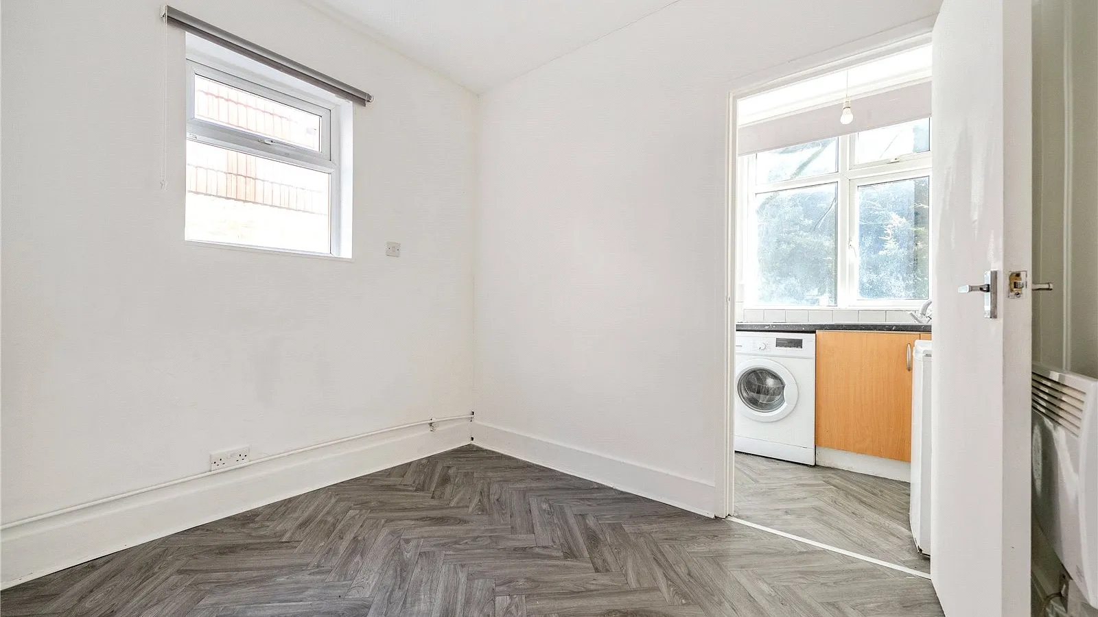 Flat Victoria Road in Greater London
