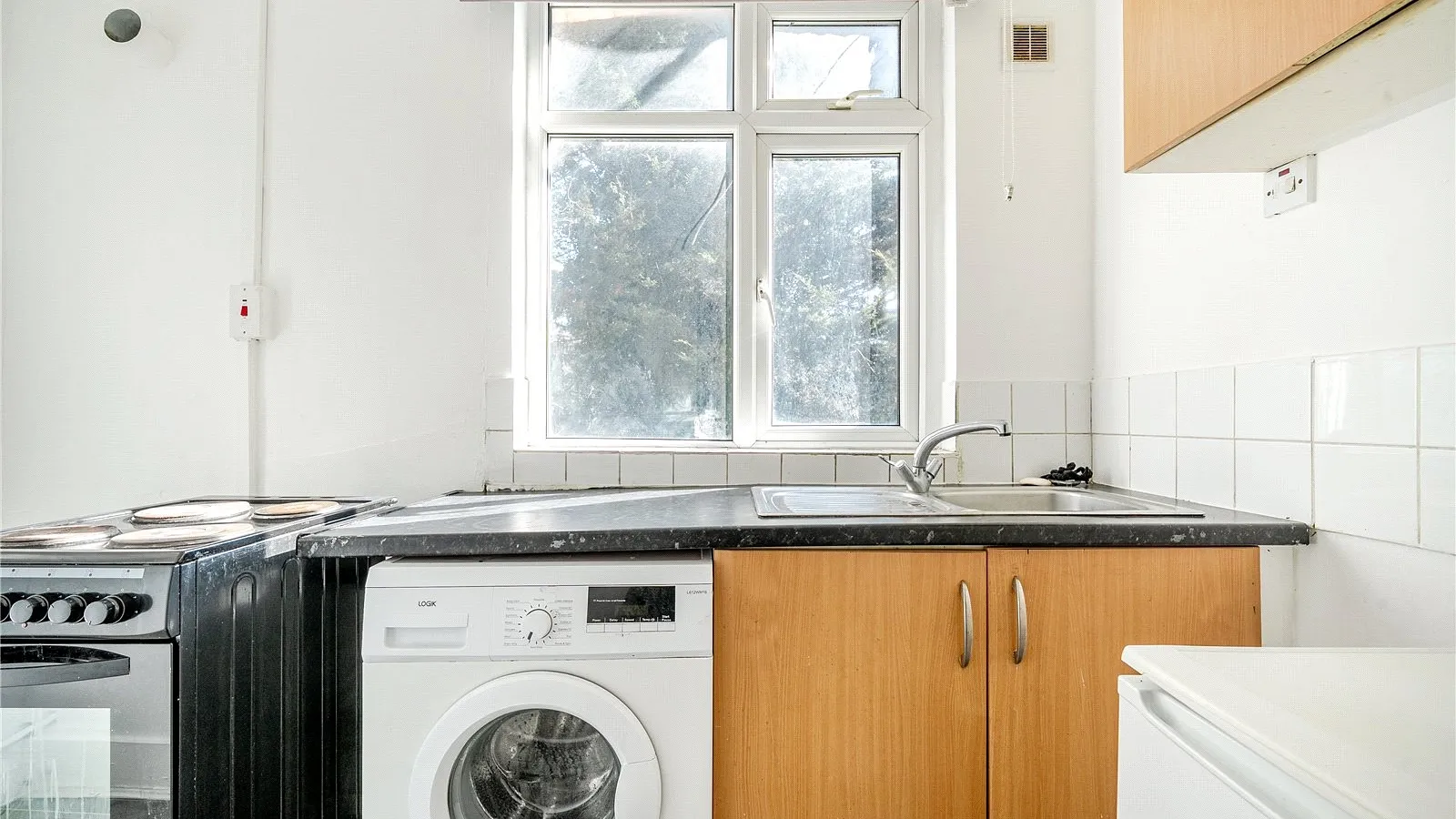 Flat Victoria Road in Greater London