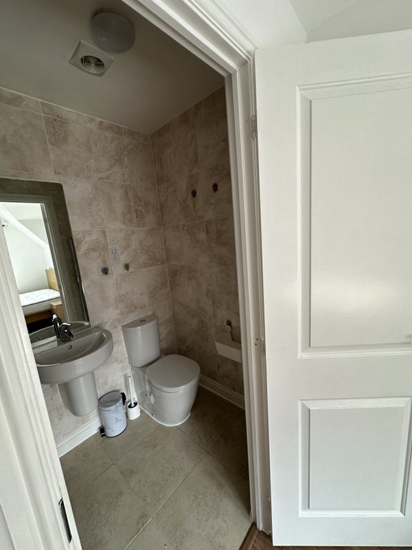 Room Waverley Road in Manchester