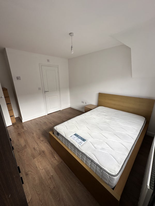 Room Waverley Road in Manchester
