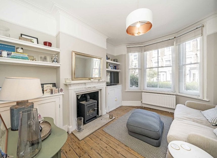 Flat Silvester Road in Greater London