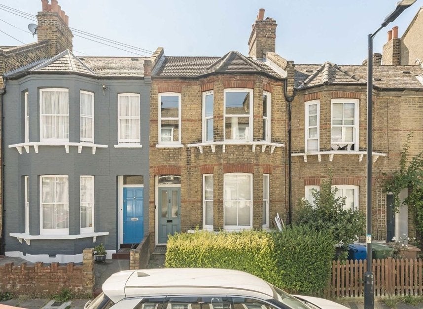 Flat Silvester Road in Greater London