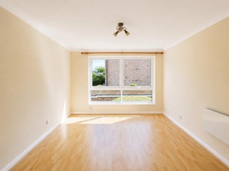 Flat Upton Dene in Greater London