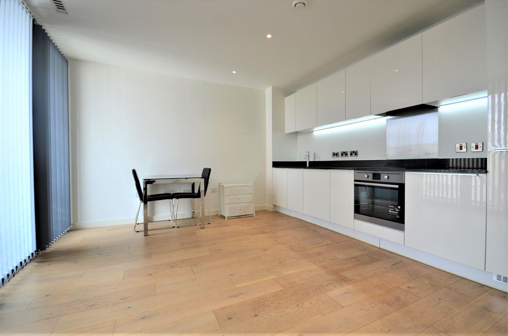 Flat Capitol Way in Greater London