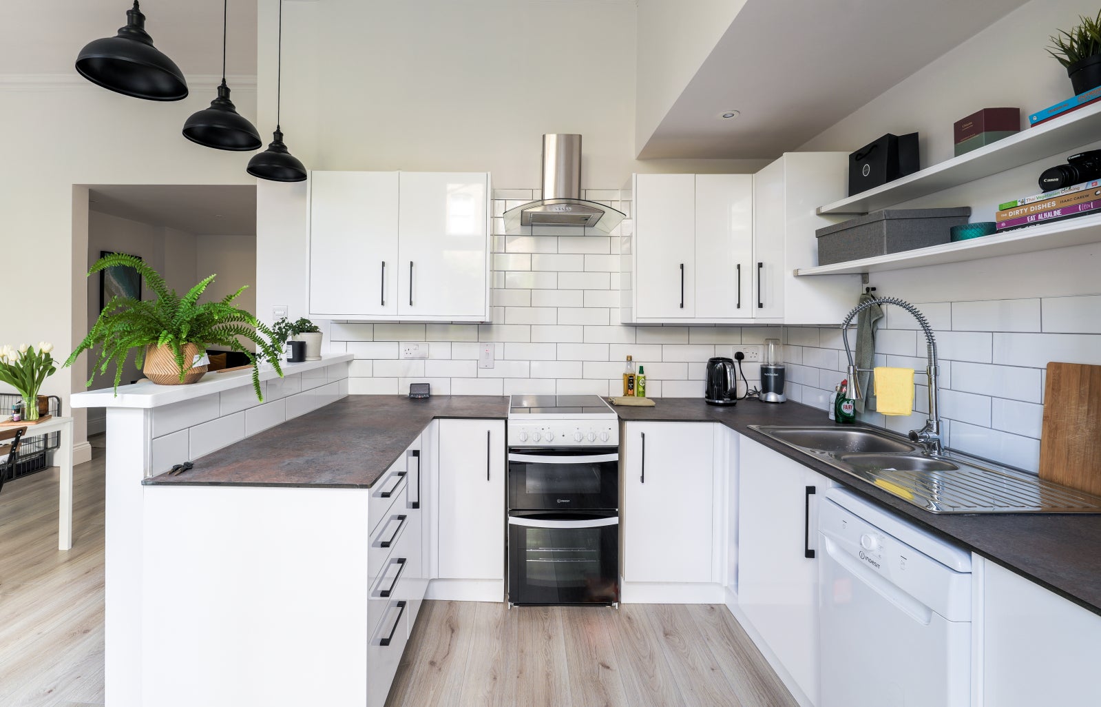 Flat Sheffield Terrace in Greater London