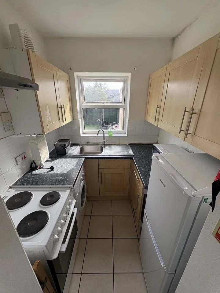Flat Cranbrook Park in Greater London