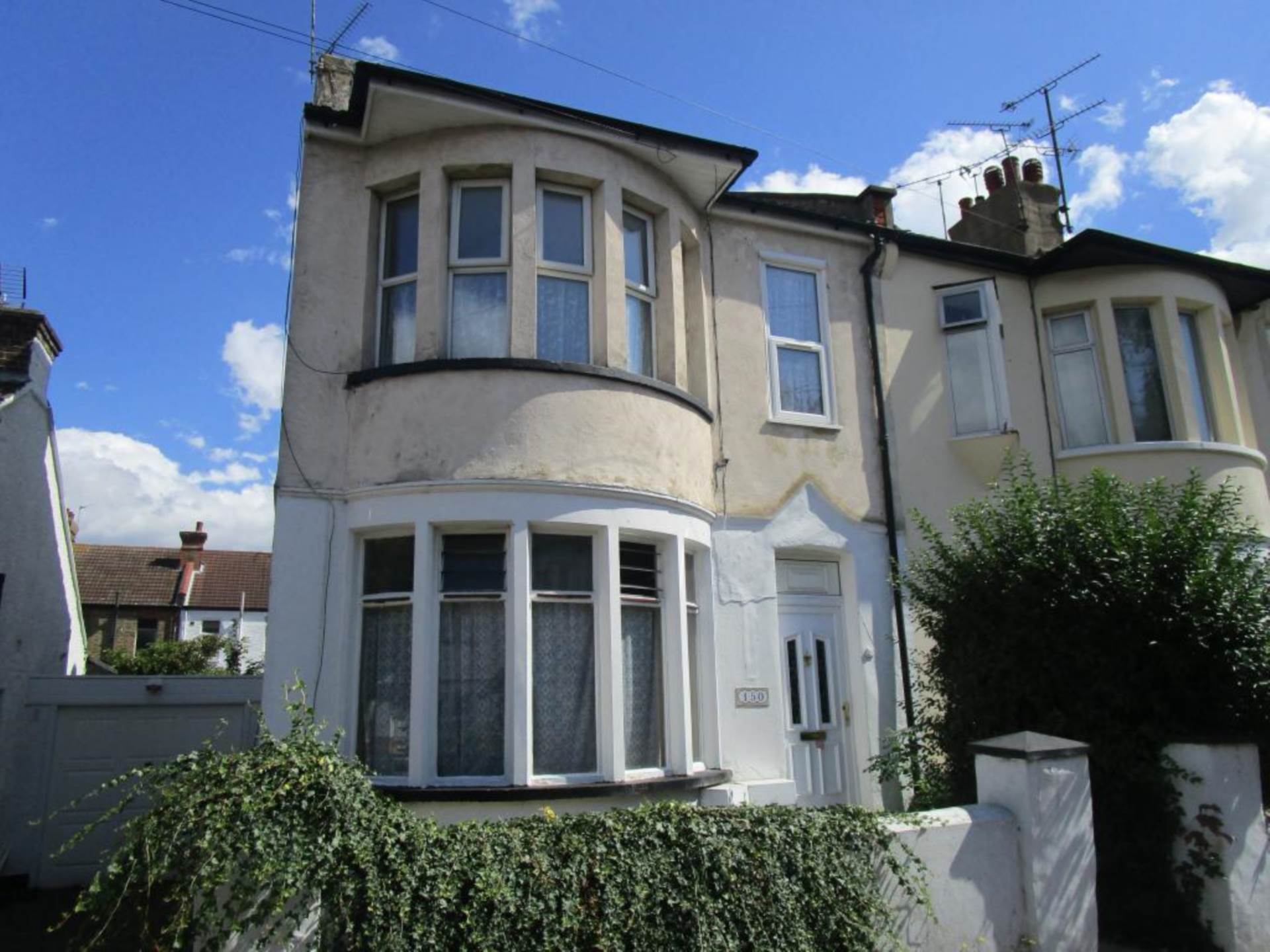 Flat Beedell Avenue in Southend-on-Sea