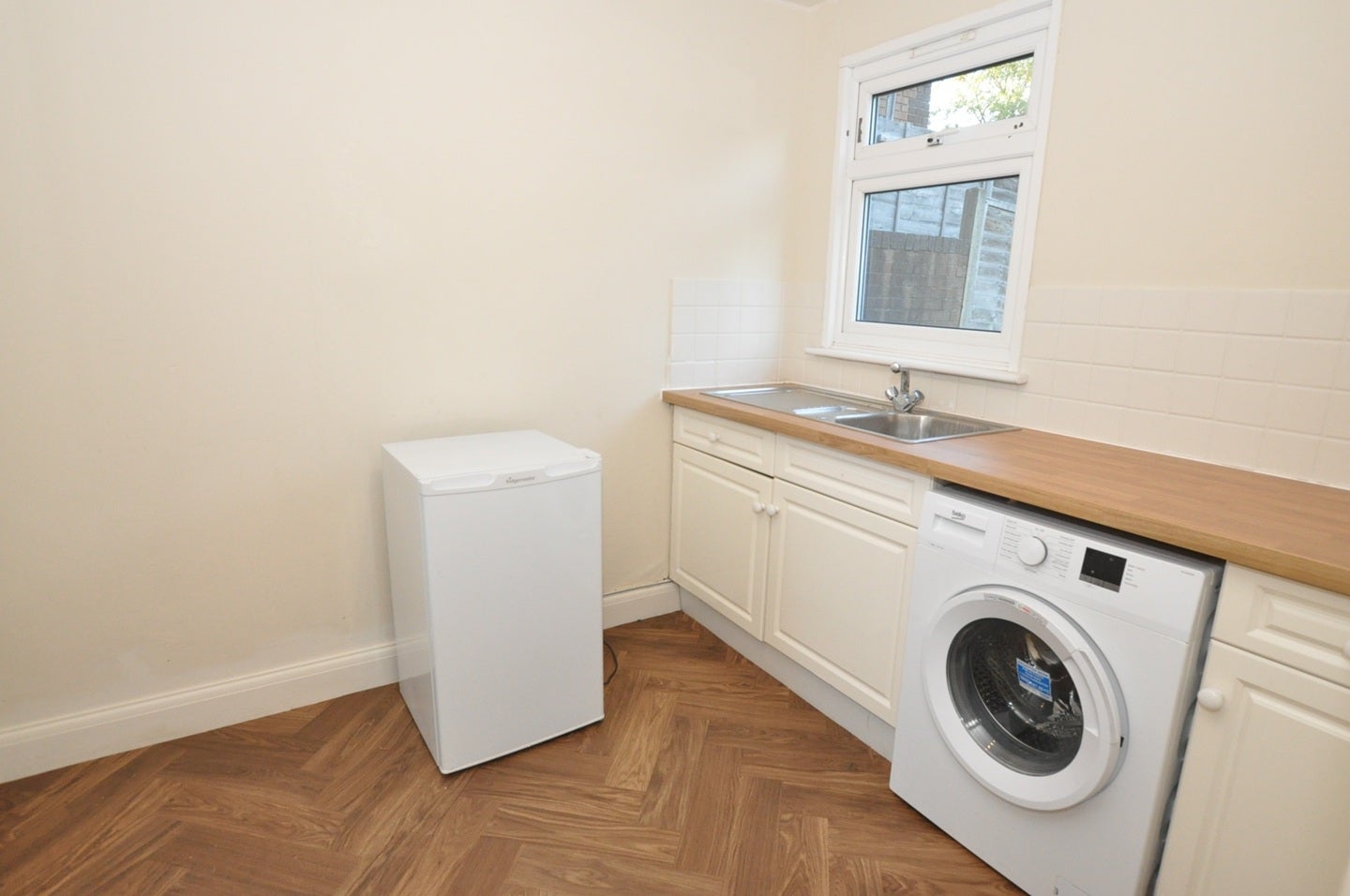 House Finchley Lane in Greater London