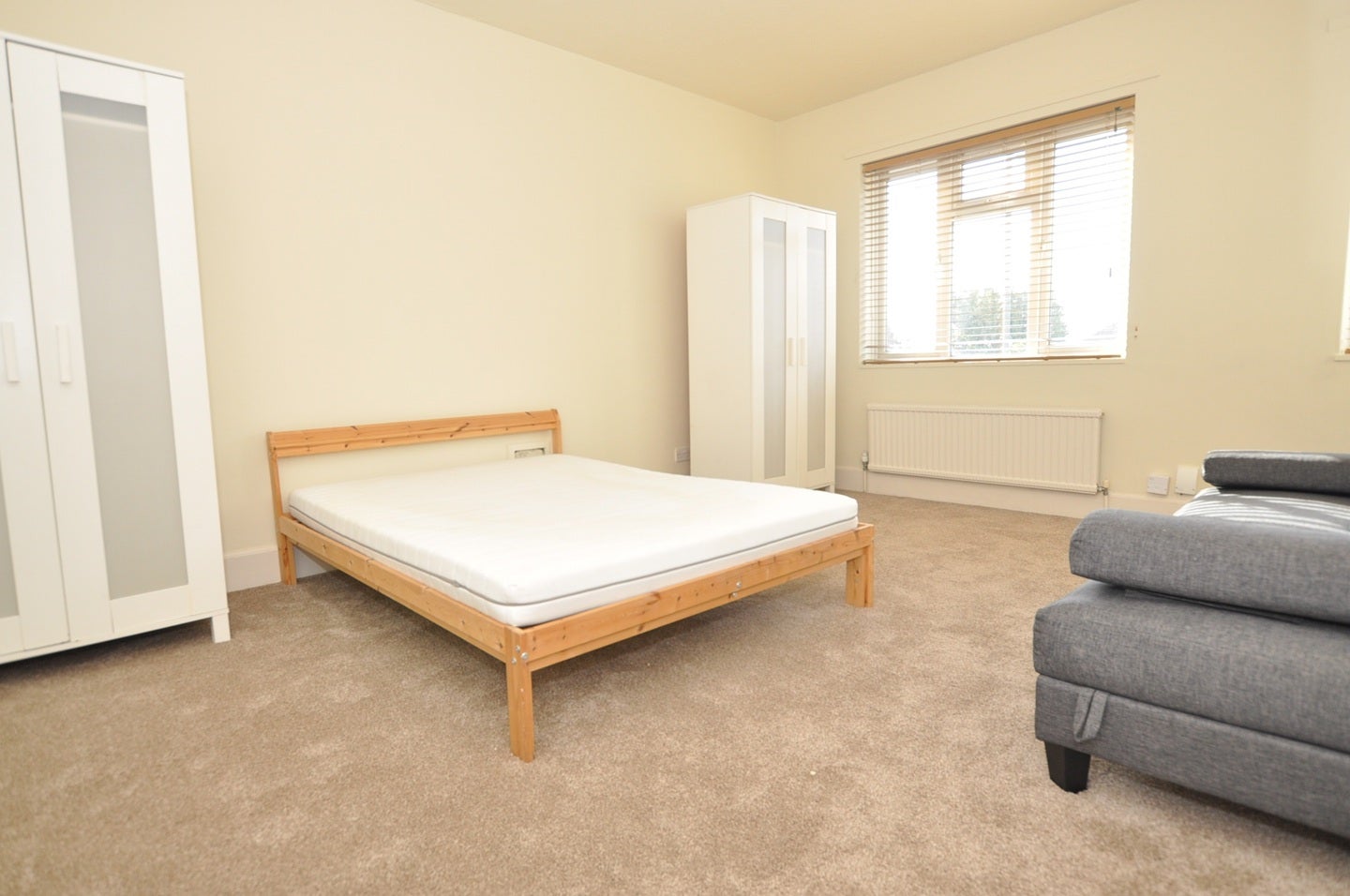 House Finchley Lane in Greater London