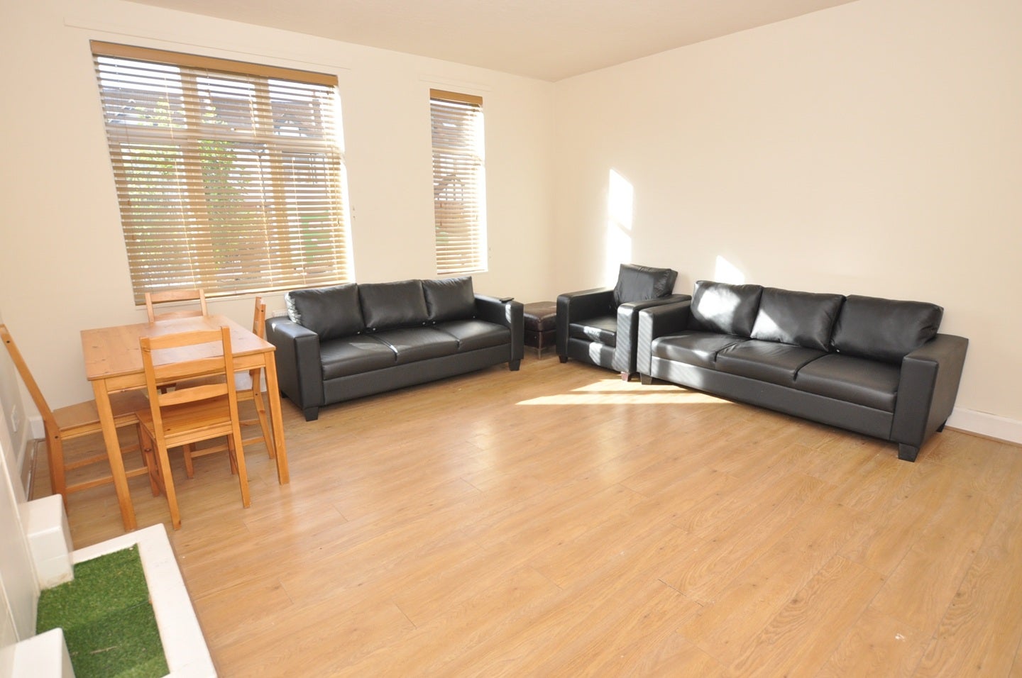 House Finchley Lane in Greater London