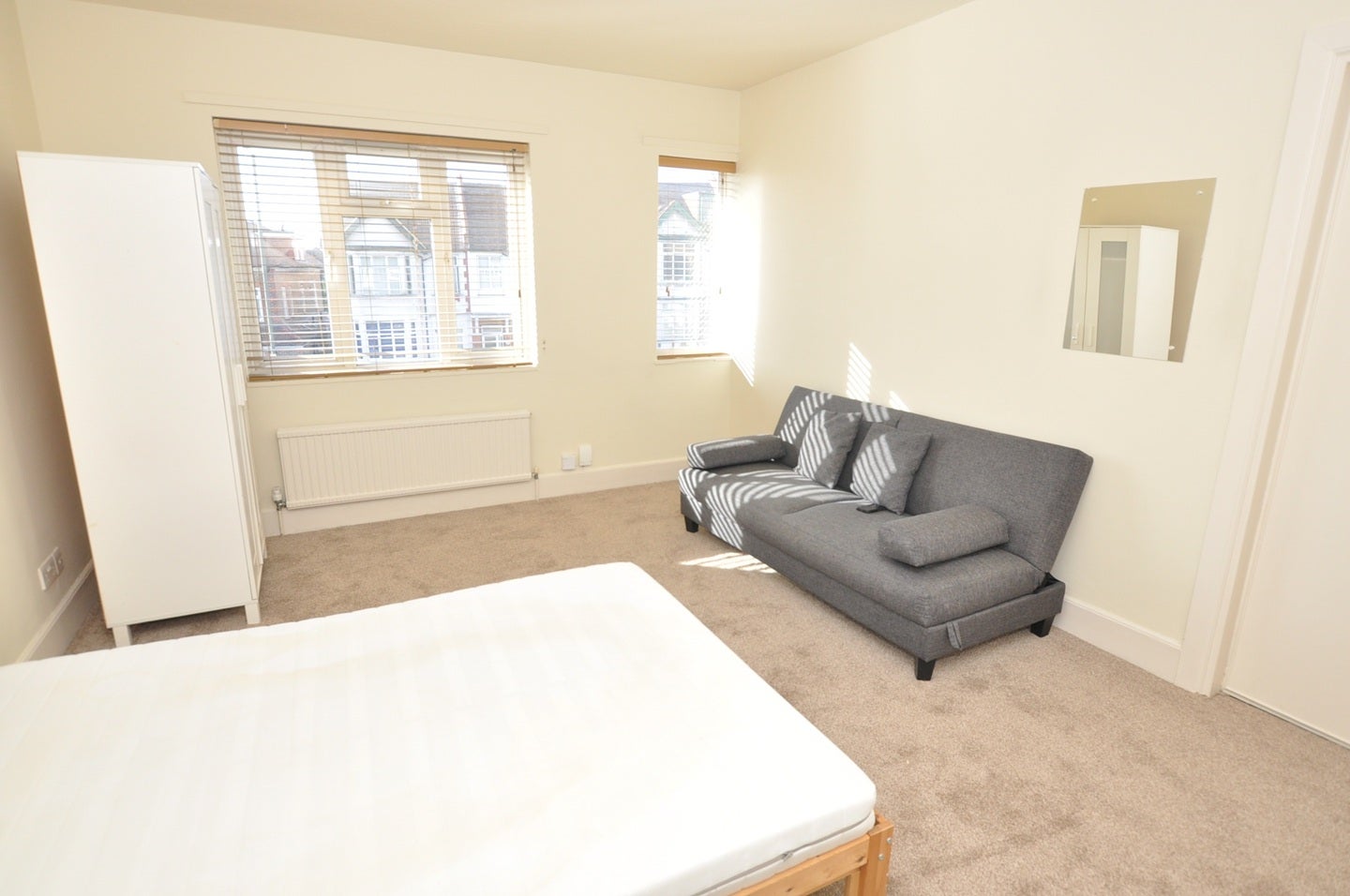 House Finchley Lane in Greater London