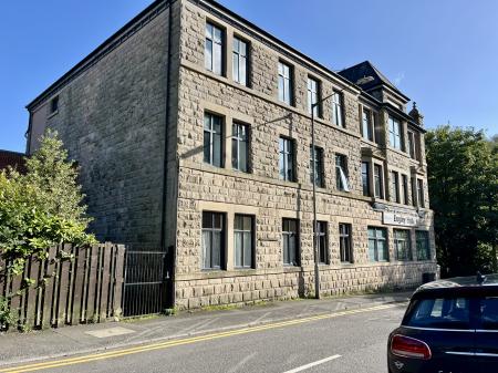 Flat Hough Lane in Bolton