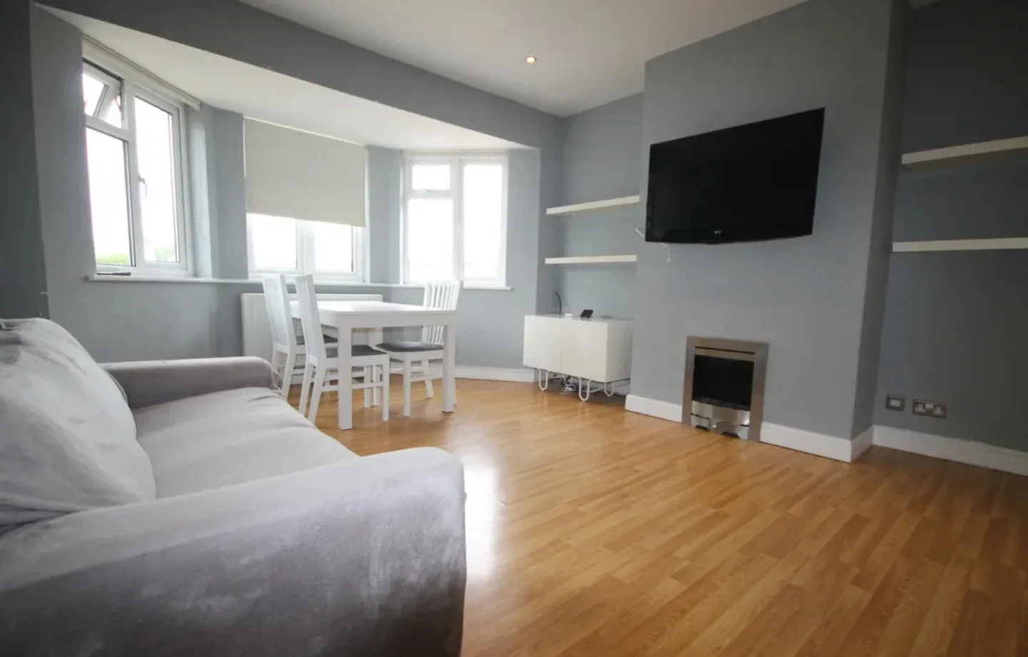 Flat Algar Road in Greater London