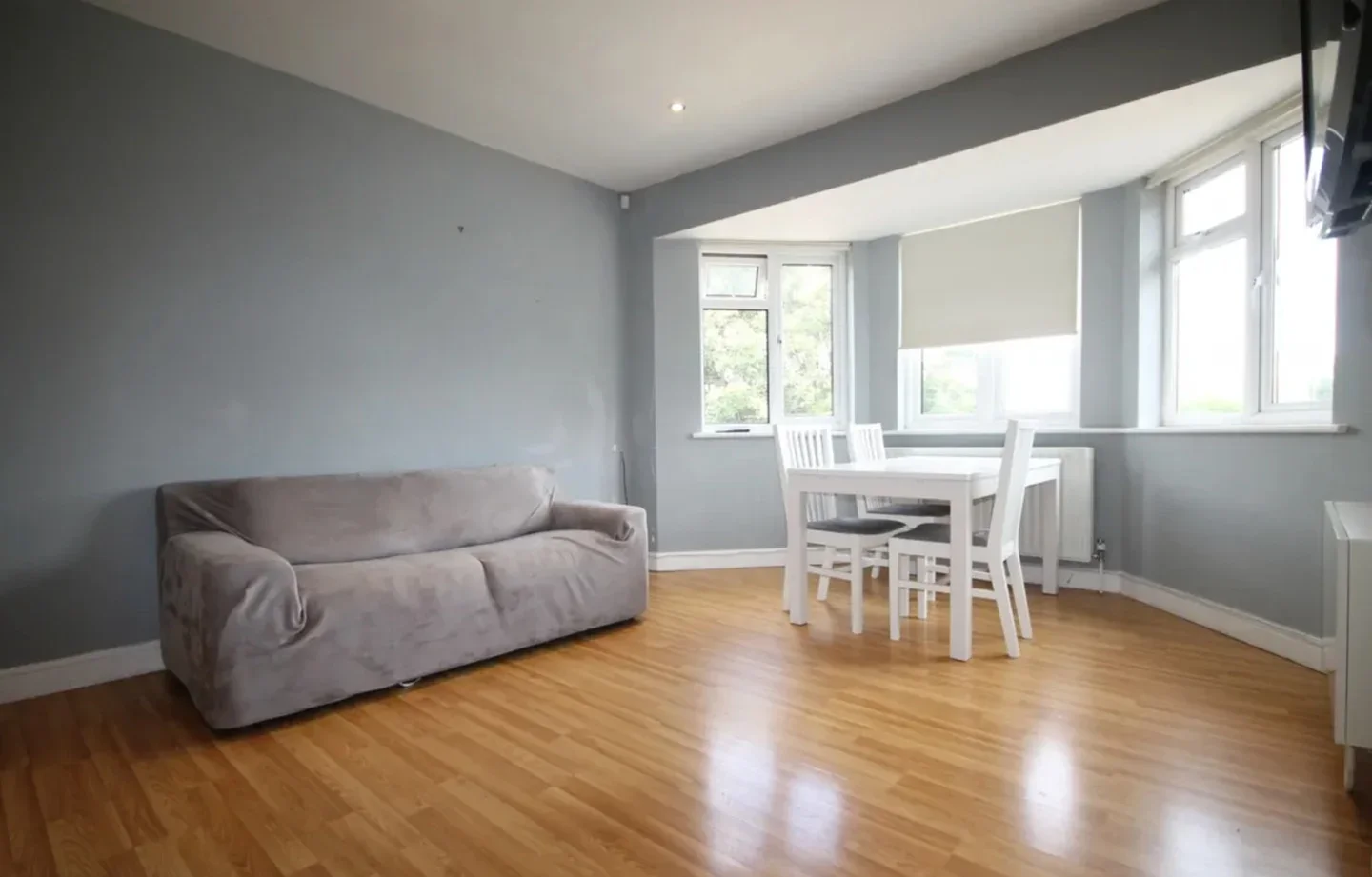 Flat Algar Road in Greater London