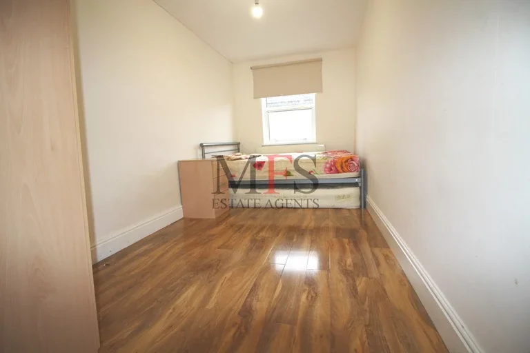 Flat Hammond Road in Greater London