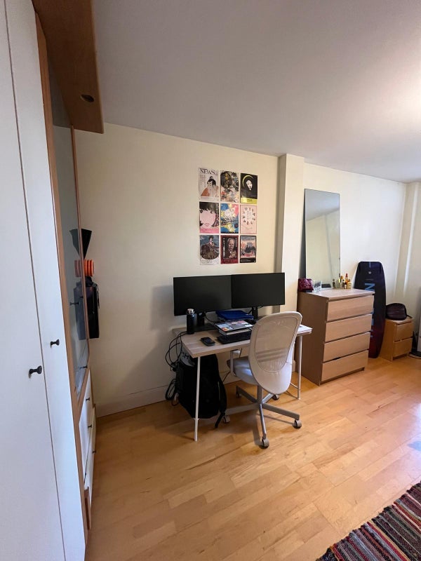 Room Bermondsey Street in Greater London