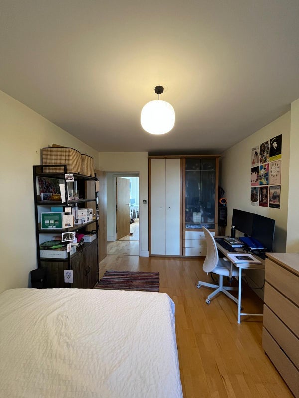 Room Bermondsey Street in Greater London