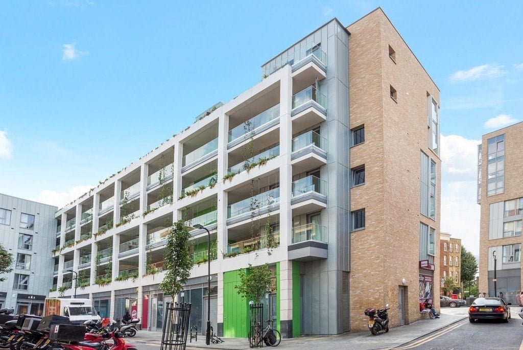 Flat Kingsland High Street in Greater London