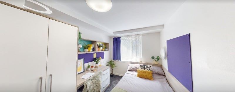 Room Queens Road in Coventry