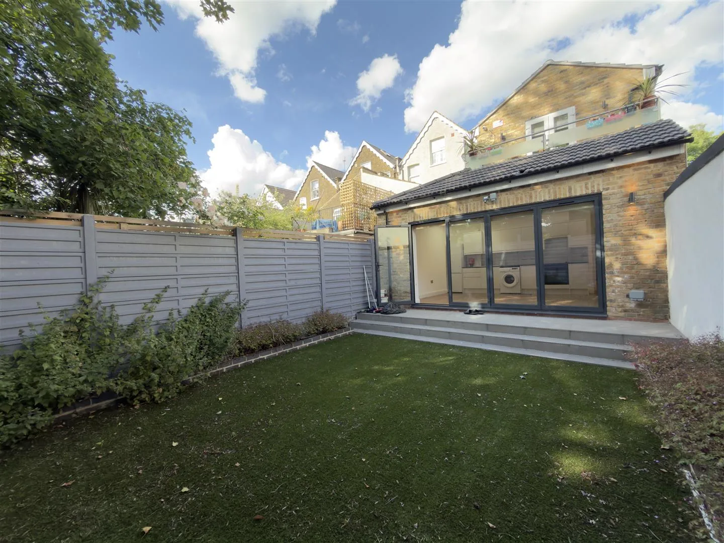Flat Scarborough Road in Greater London