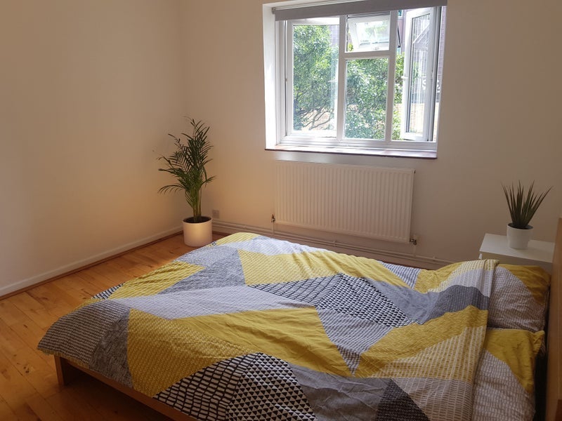 Room Well Street in Greater London