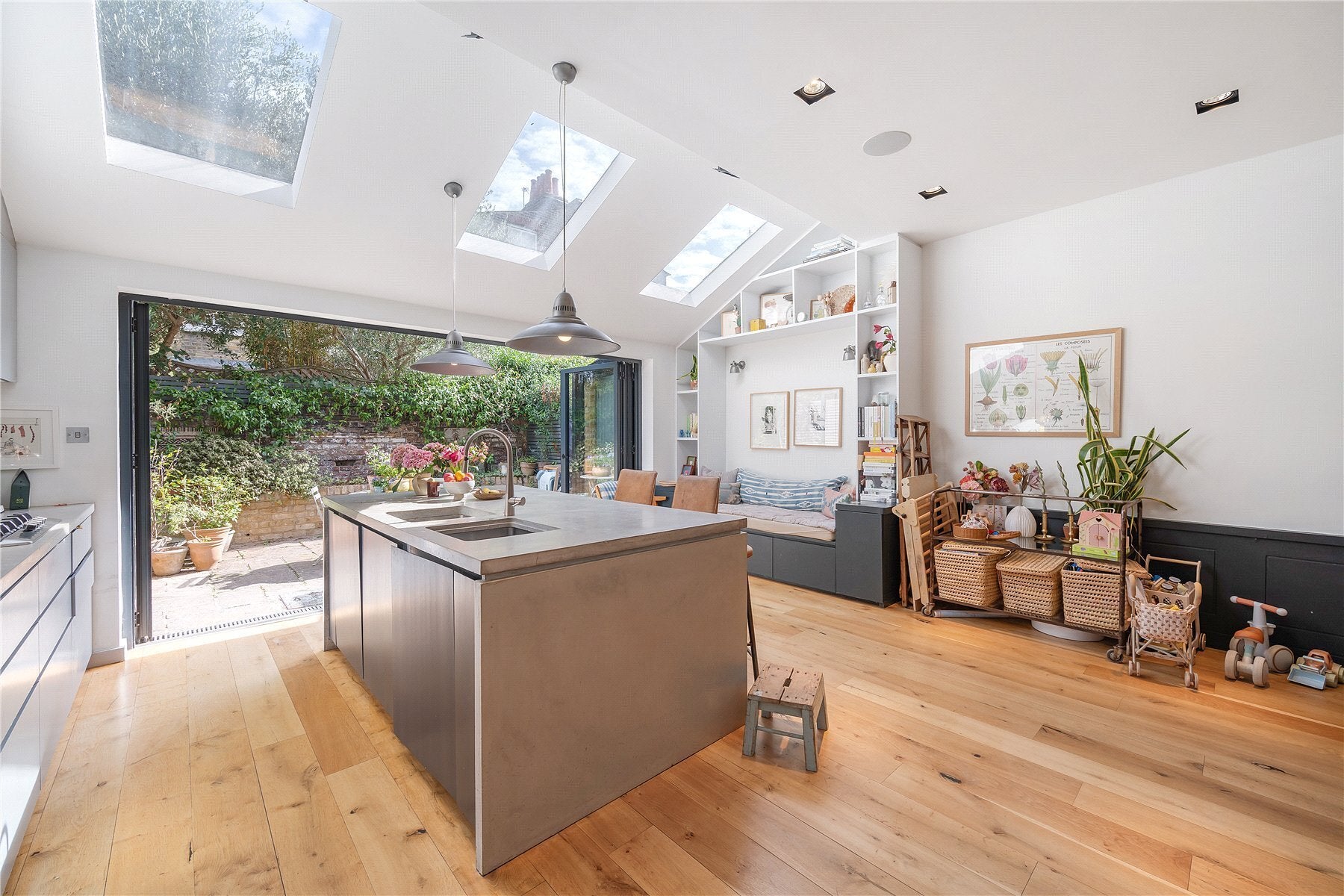 House Upham Park Road in Greater London