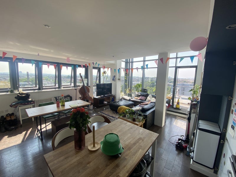 Room Pollokshaws Road in Glasgow