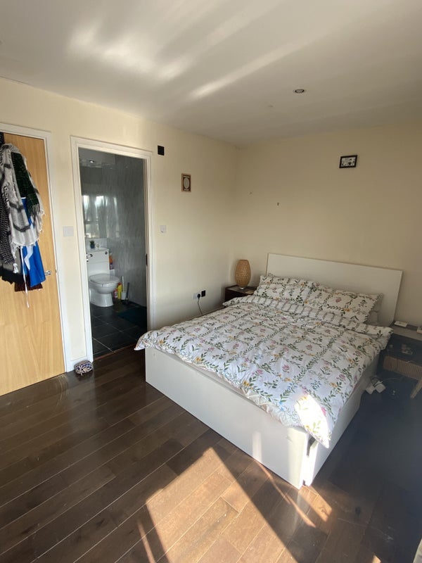 Room Pollokshaws Road in Glasgow