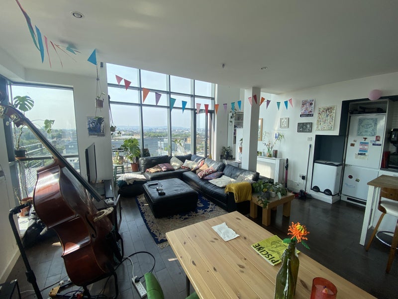 Room Pollokshaws Road in Glasgow