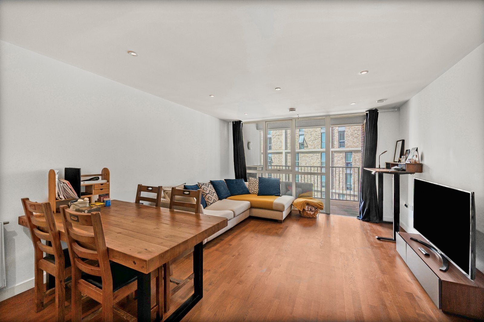 Flat Terry Spinks Place in Greater London