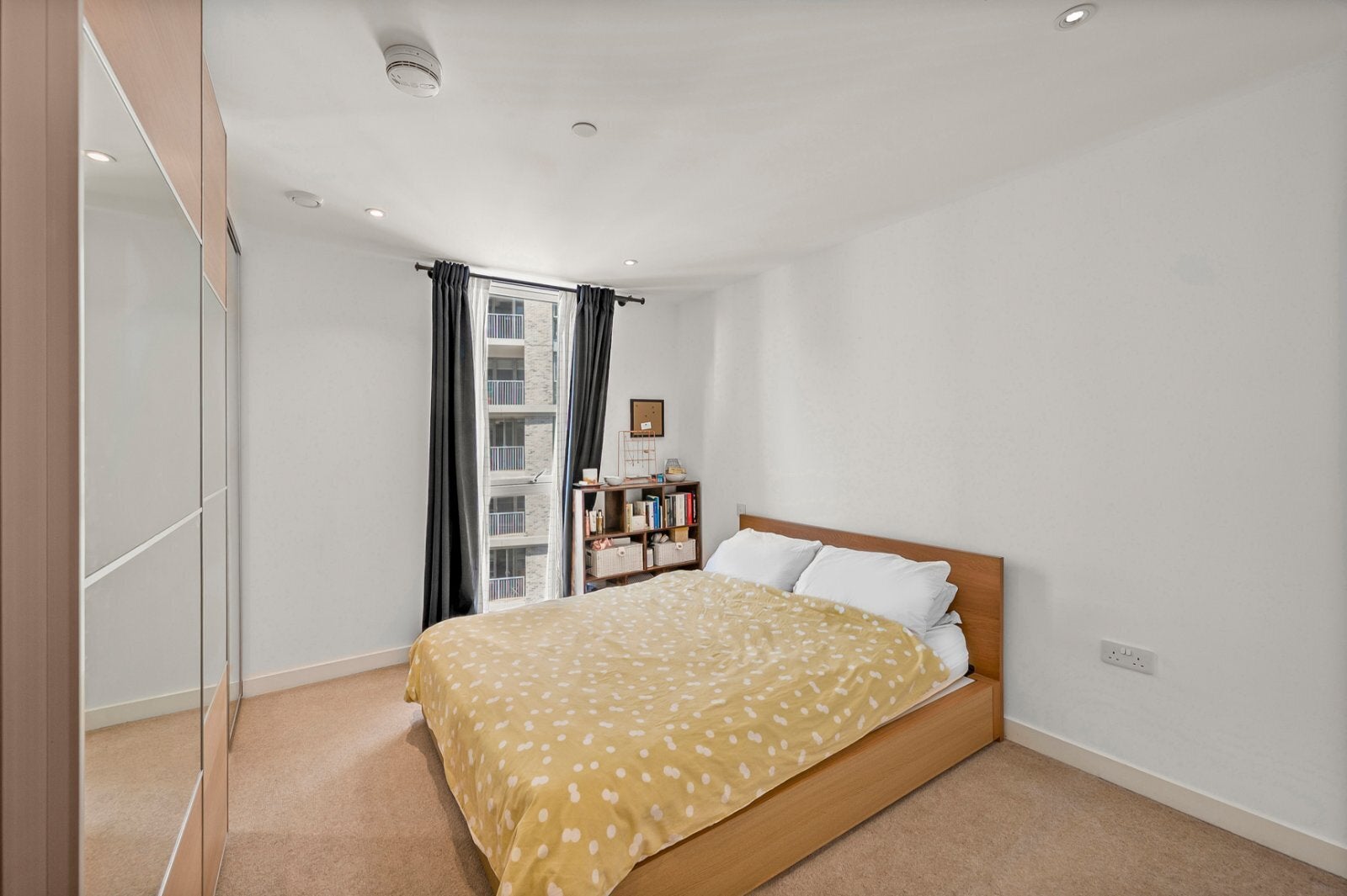Flat Terry Spinks Place in Greater London