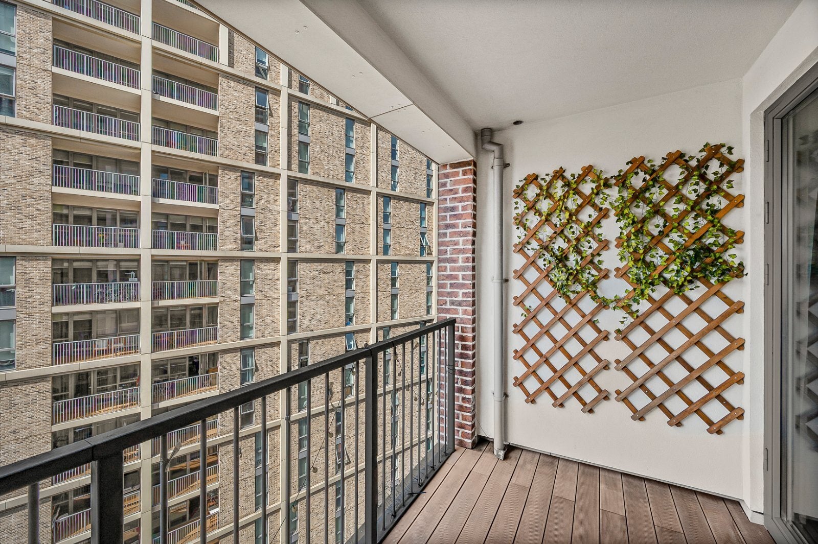 Flat Terry Spinks Place in Greater London