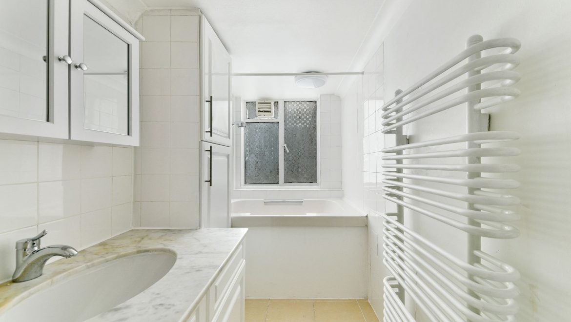 Flat Montrose Court in City of Westminster