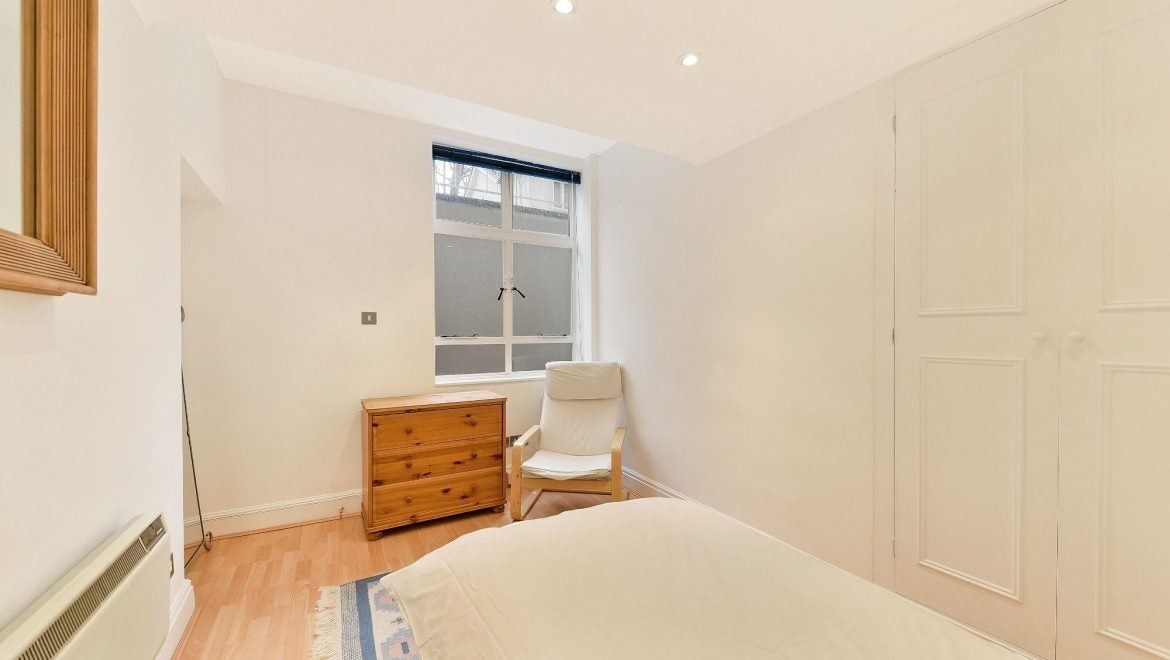 Flat Montrose Court in City of Westminster