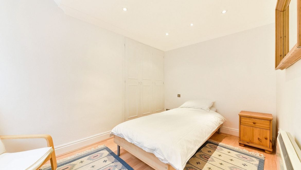 Flat Montrose Court in City of Westminster