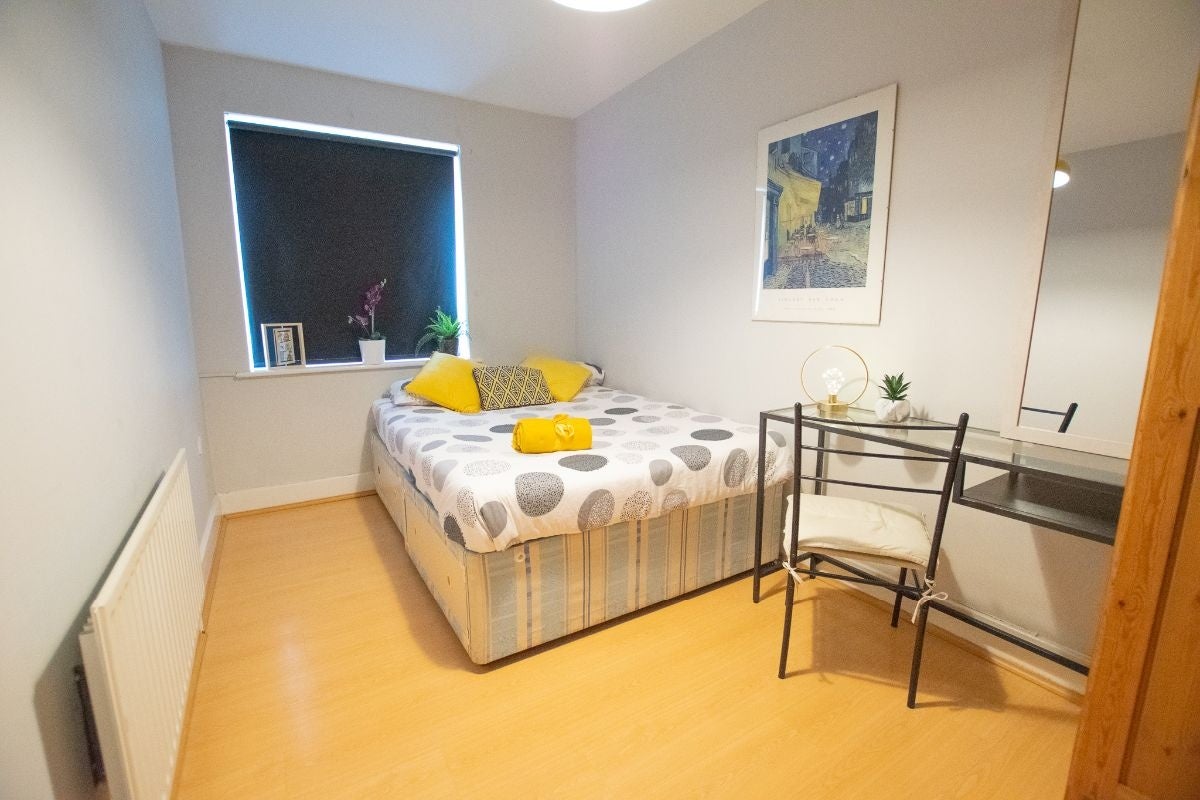 Room St. Davids Square in Greater London