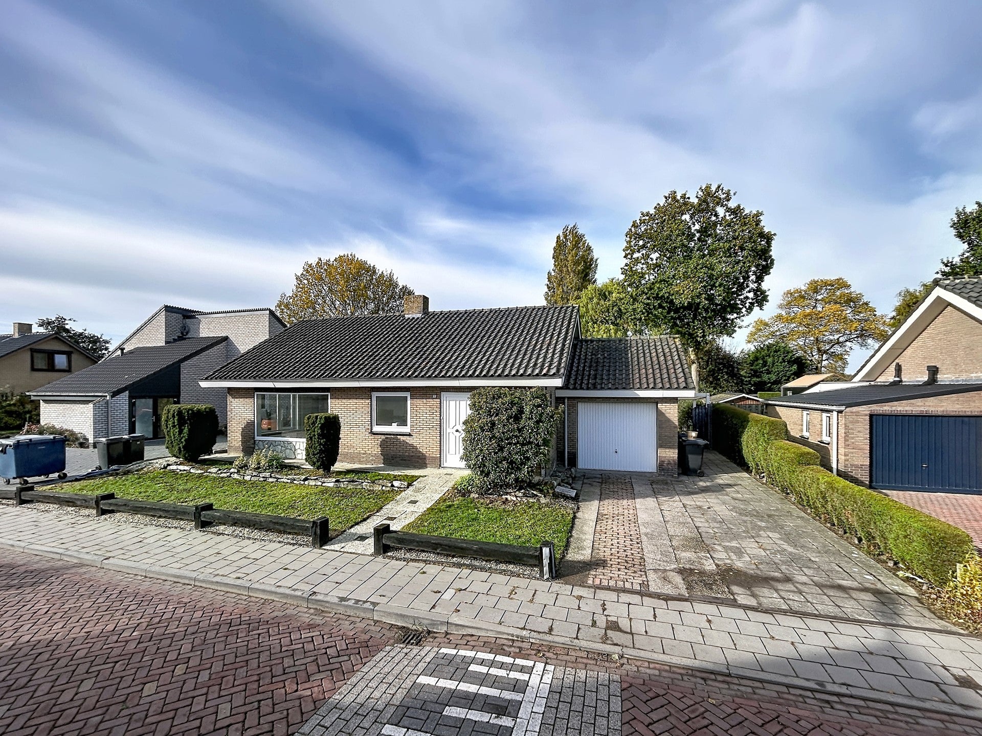 Huis Pastoor J.A.M. van den Muijsenbergstraat 12 in Hoofdplaat