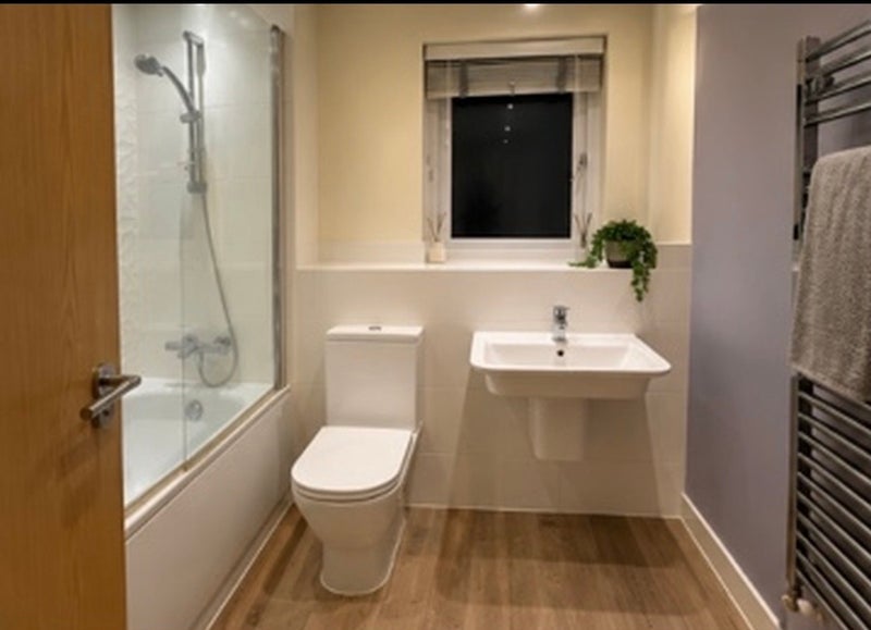 Room Acorn Drive in Bristol
