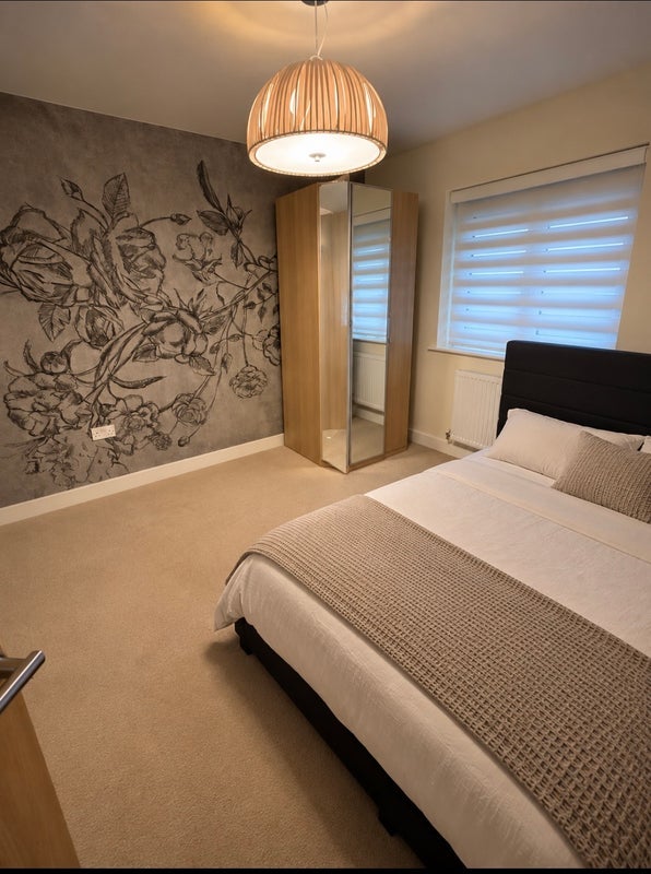 Room Acorn Drive in Bristol
