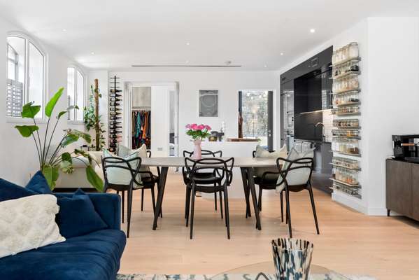 Flat Wandsworth High Street in Greater London