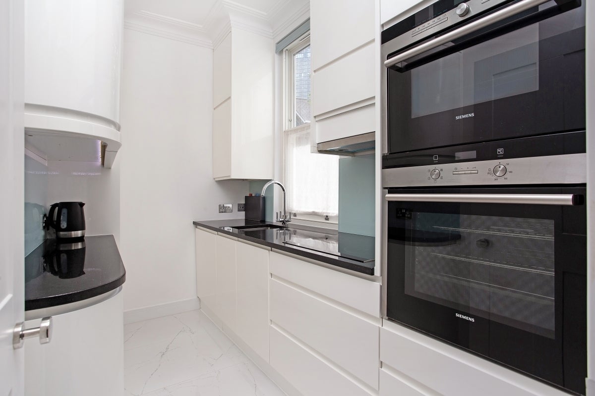 Flat Ashburnham Road in Greater London