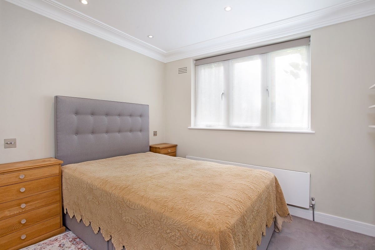 Flat Ashburnham Road in Greater London