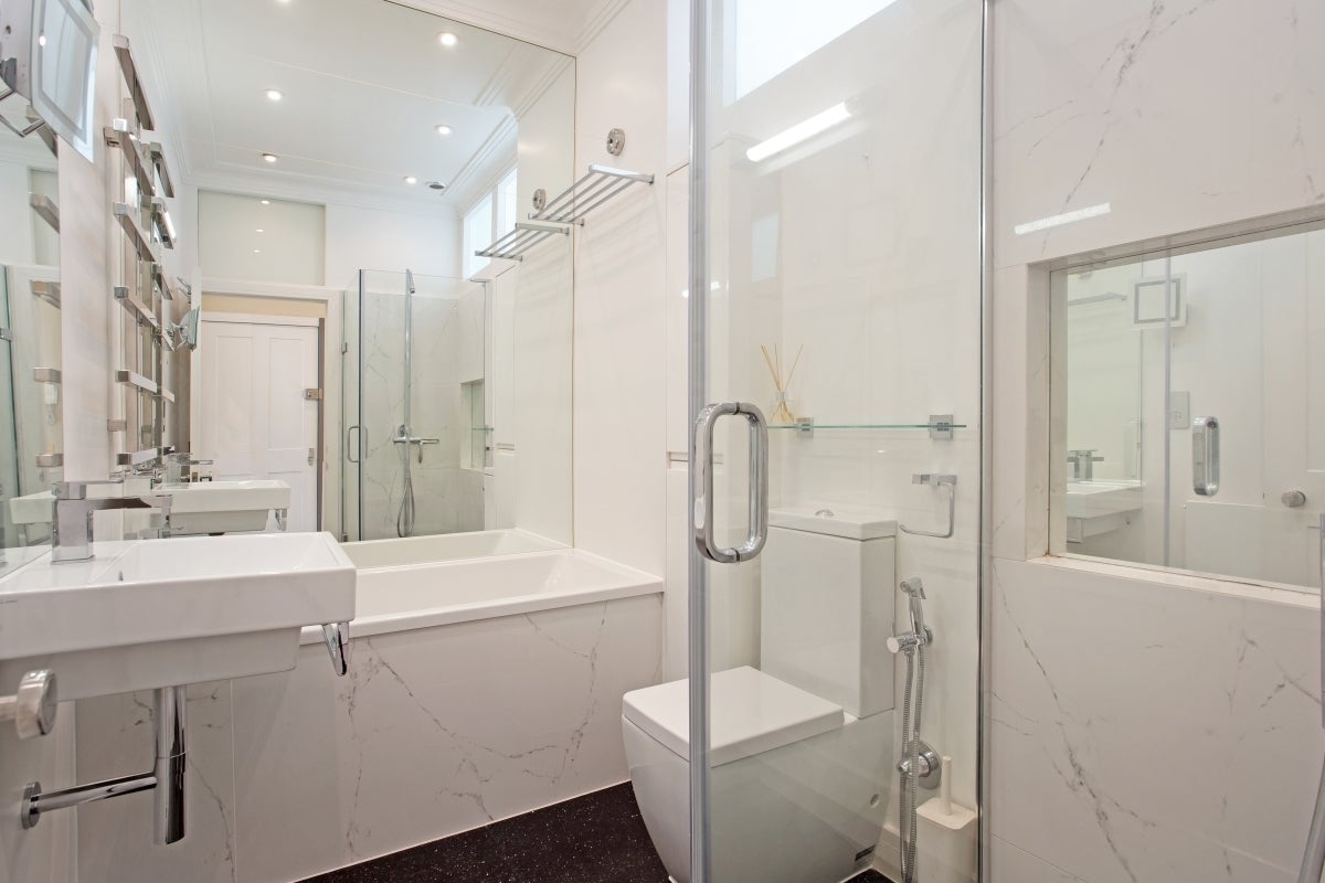 Flat Ashburnham Road in Greater London