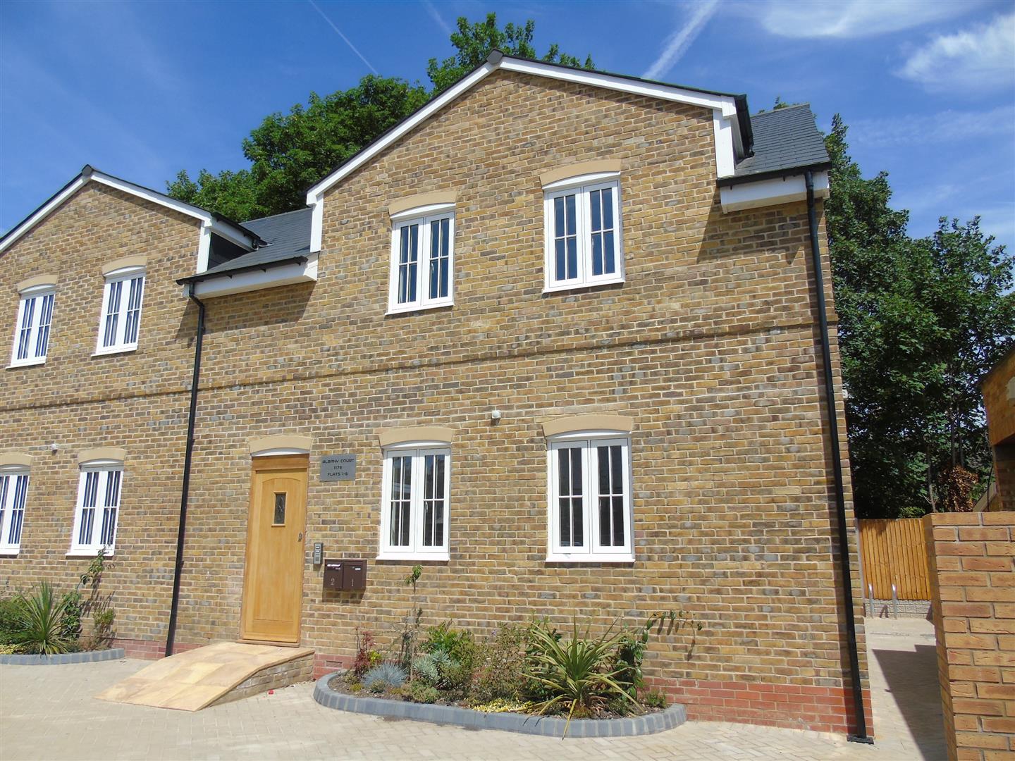 Flat St Albans Road in Watford